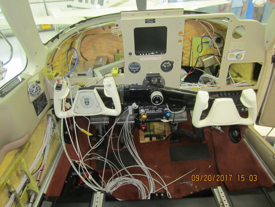 Installation : N3083J Beechcraft F-33A Panel Upgrade